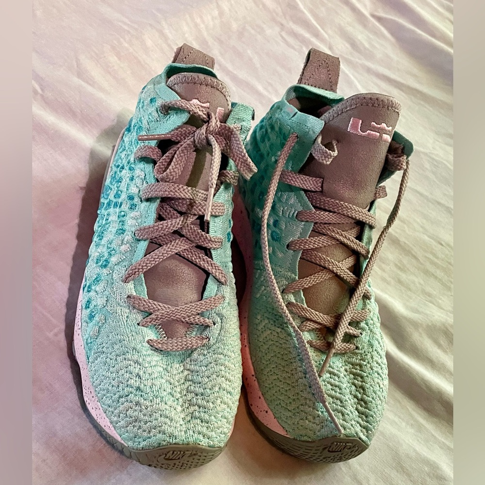 NIKE brand .Size 6 Youth or woman’s 7.5 size LeBron XVII 17 GS South Beach style